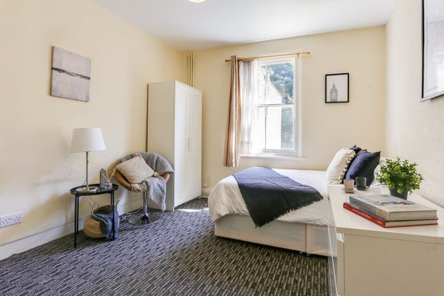 West Ealing Double Bedroom Main Photo