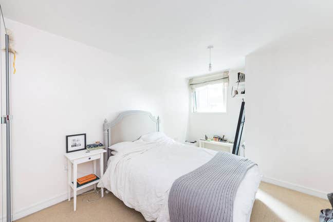 Short Let 1-Bed Riverside Flat – Thames London Main Photo