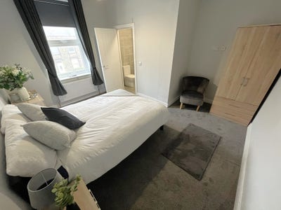 Stunning newly renovated shared property in Morley Main Photo