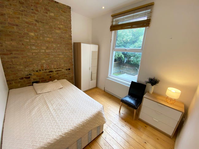 Beautiful room in spacious 5bed house with garden  Main Photo