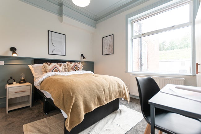 🏡 Stylish Room in Radcliffe – Bills Included 🛏️✨ Main Photo