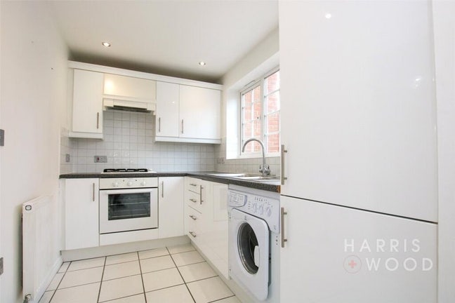 Spacious 4-Bedroom Town House Main Photo