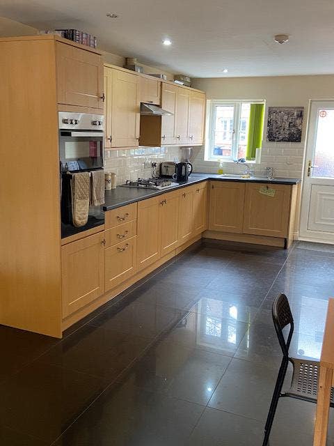 Beautiful Rooms, Desirable Locations 5* Parking Main Photo