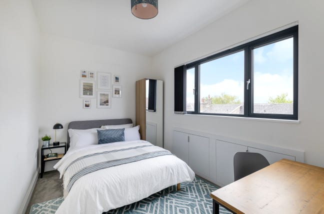 Top Floor Bedroom - Balham  Main Photo