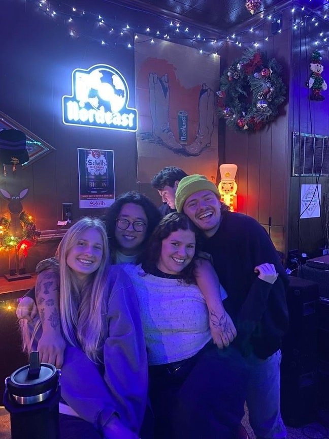 Looking for a third flatmate! Main Photo