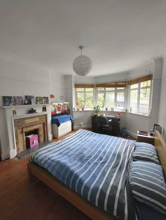 🏡 Spacious & bright double room with bay windows Main Photo