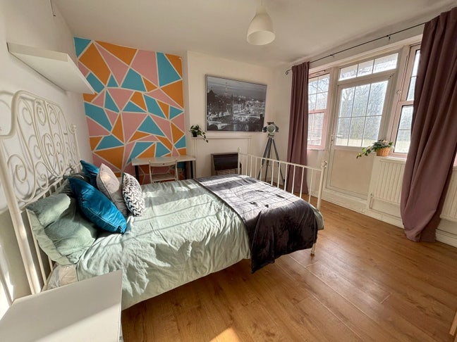 🚨 Double Room for Couple in Oval + Balcony Main Photo