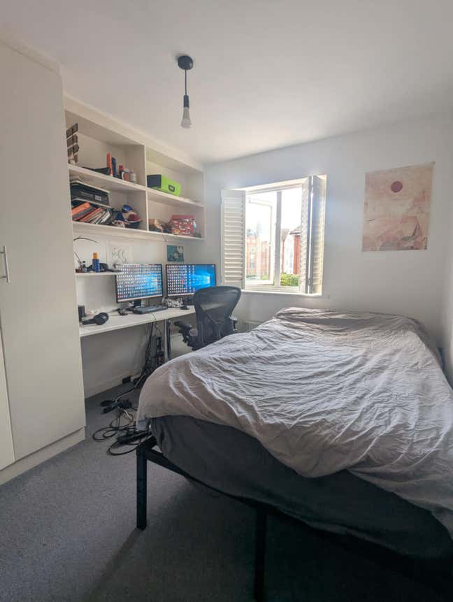 Modern, Clean, Secure, Double Room - Isleworth Main Photo