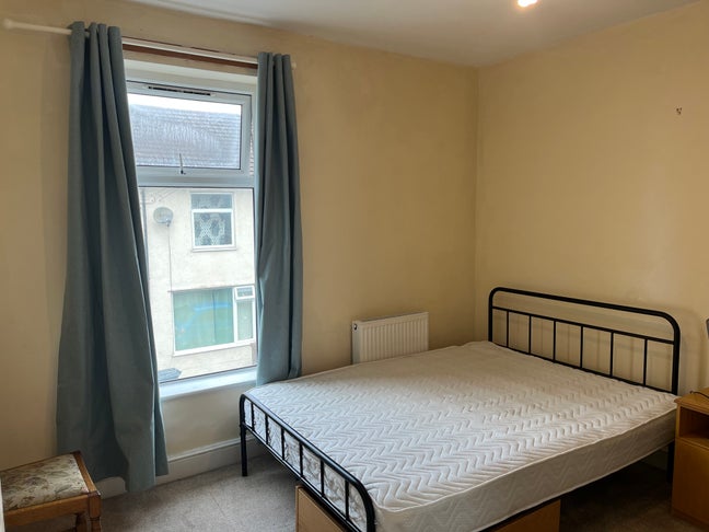 Double en suite room to let Main Photo