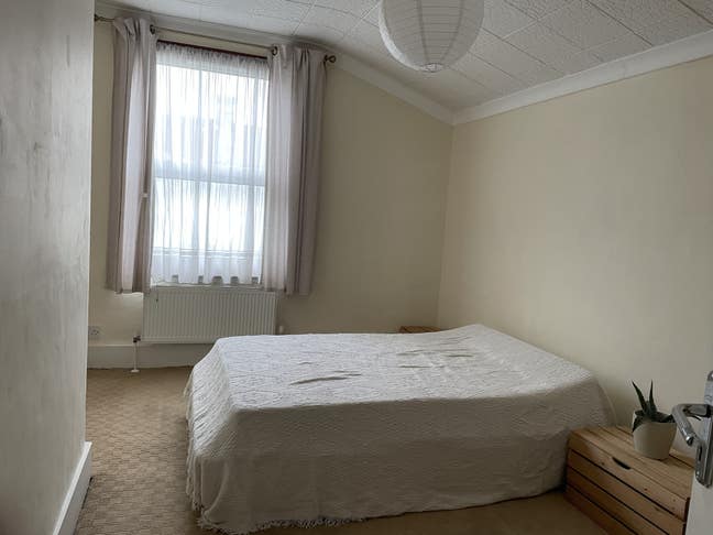 Large Bedroom £160 pw(for 1 person only) Main Photo