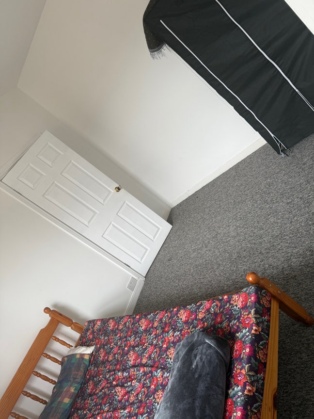 One room in town center near University of Suffolk Main Photo
