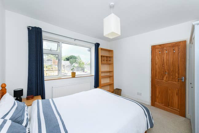 Double room in live-in landlord house Main Photo