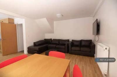 Winchester - Spare Room with Final year students Main Photo