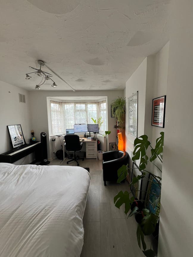 Double room - looking for a new friendly flatmate Main Photo