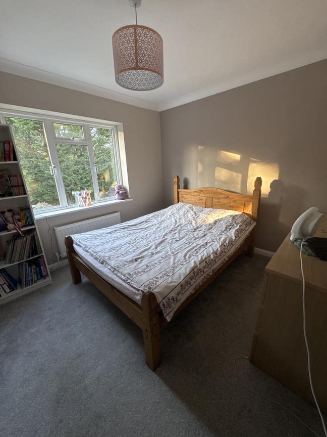 Nice Double bedroom to rent near Camberley town  Main Photo