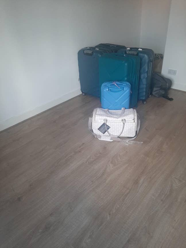 1 room available- 2 bedroom house Main Photo