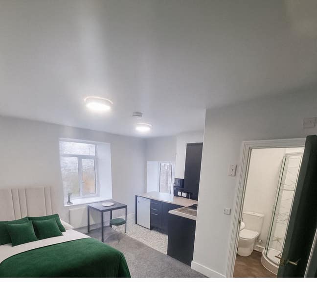  Bedsit/Mini Flat available in Batley  Main Photo