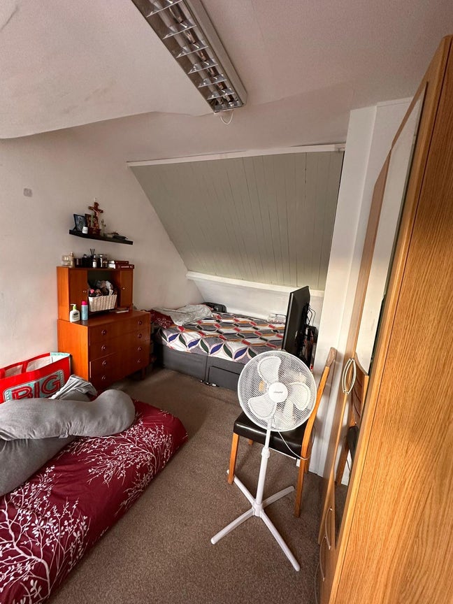 Double room within central Cobham  Main Photo