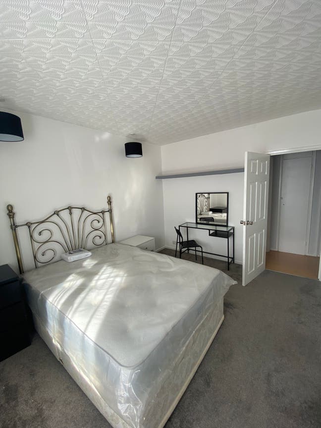 Large spacious double room in Hayes (UB4)  Main Photo