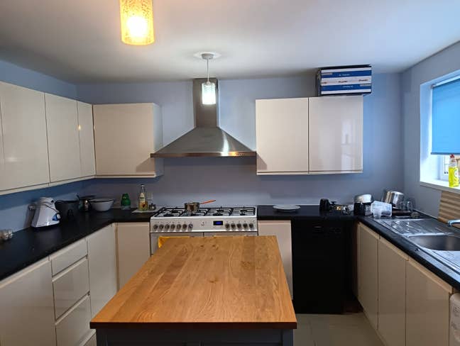 Spacious Double Room and Single Room available  Main Photo