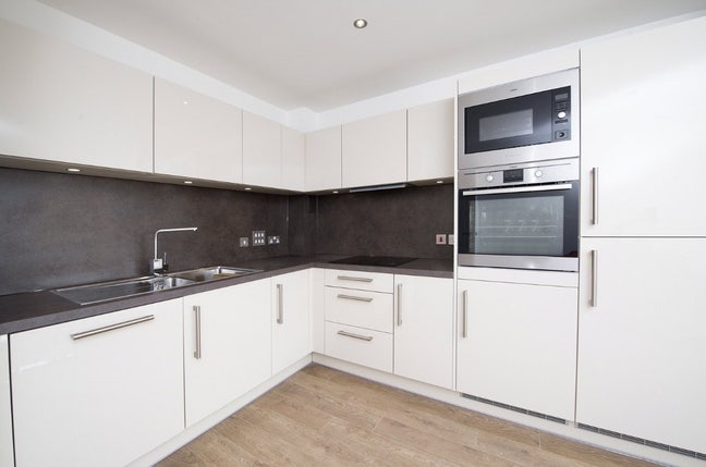 One bedroom flat near Clapham North station Main Photo