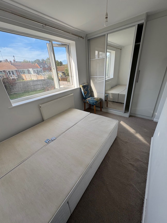 2 bedrooms  Main Photo