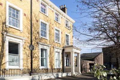 Stunning two bedroom flat in vibrant east London Main Photo