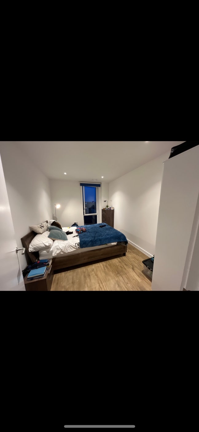 Modern Double in large flat with 2 balconies  Main Photo