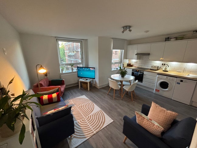 Lovely Room Going in SW London by Clapham Junction Main Photo