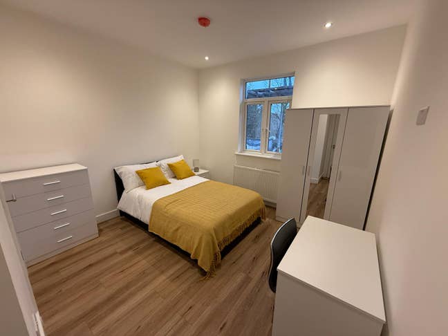 Ensuite, Modern room in a newly refurbished house Main Photo