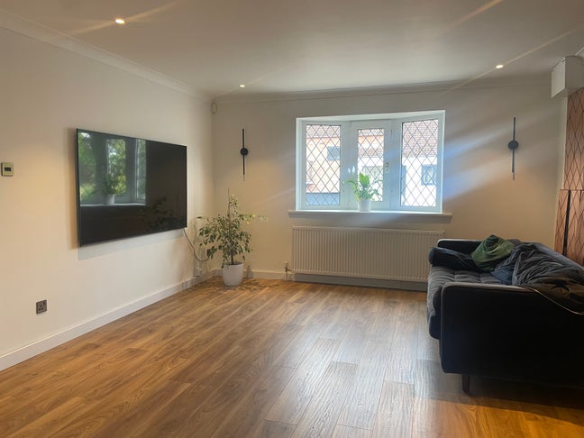 House share without some of the downsides Main Photo