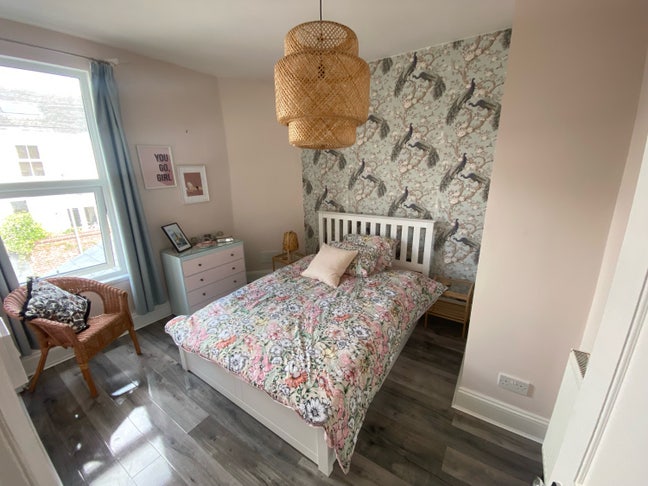Double bedroom available  Main Photo