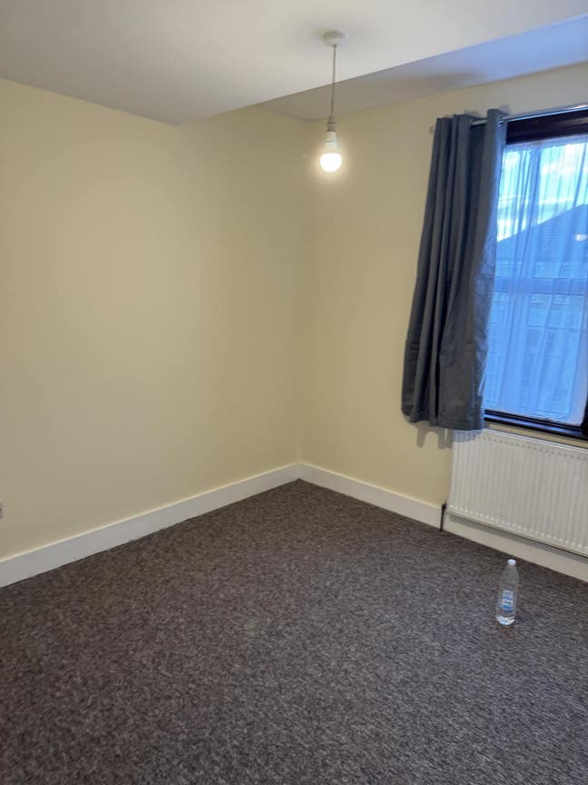 3 bedroom flat Main Photo