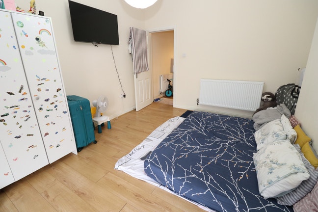 1 Bedroom Flat in Ilford - 7mins Walk to Elizabeth Main Photo
