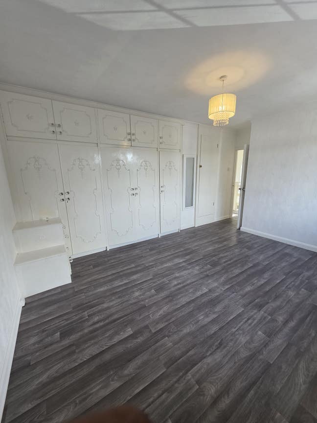 3 bed end terrace house with garden, parking Main Photo