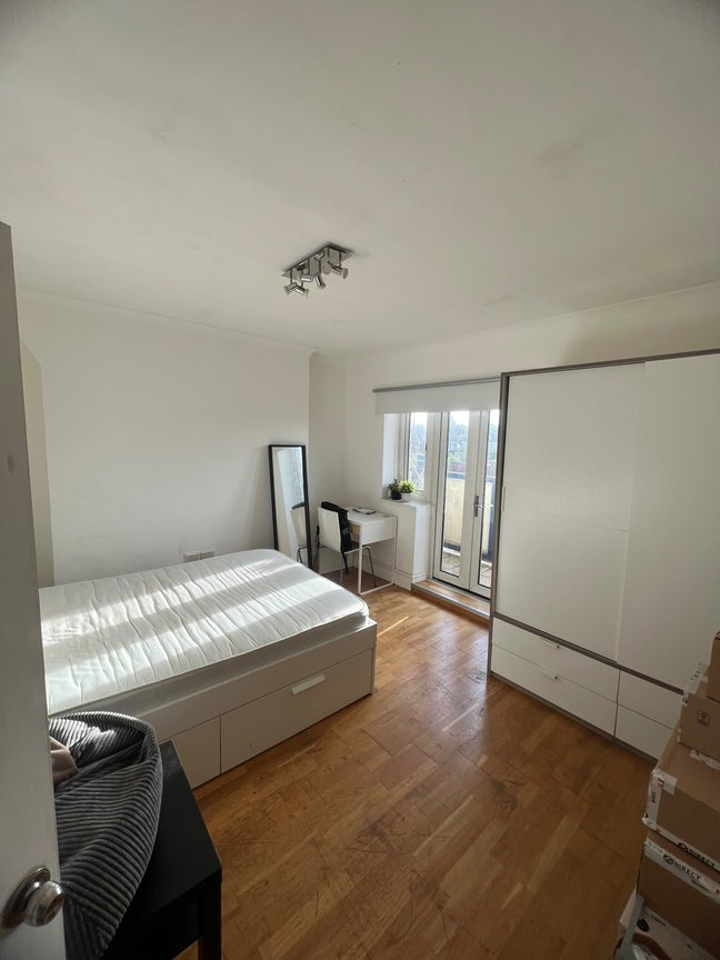 4 bedroom house group let  Main Photo