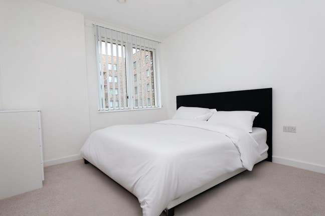 Docklands Highlight: Ensuite & Double Rooms Ready Main Photo