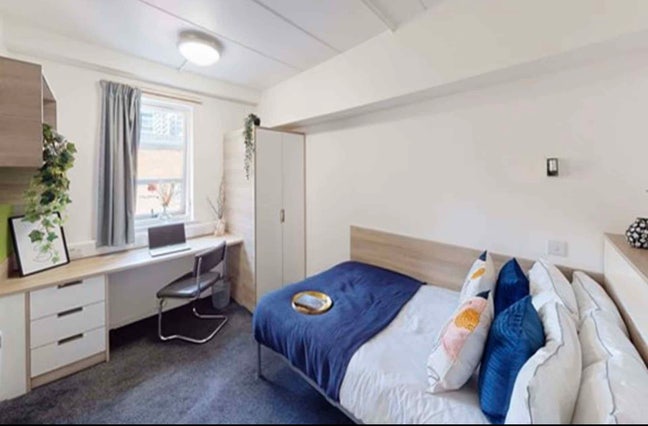 MSV Manchester Medium Silver Non-ensuite  Main Photo