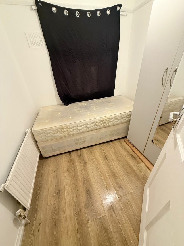 🛏️ Single & Double  in the Same House - Neasden Main Photo