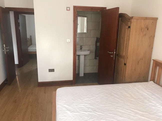 Room to rent Main Photo