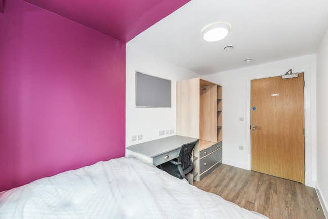 Short-Term Room Available – City Centre  Main Photo