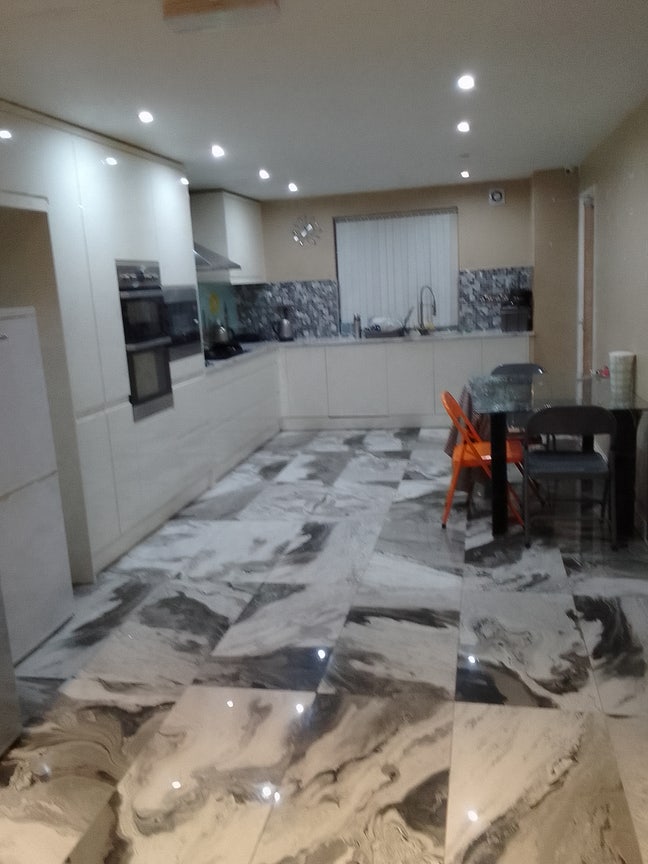 Rooms to rent in a beautiful and Spacious House Main Photo