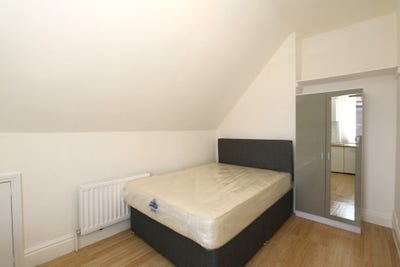 Double Room Ensuite - Near Train Station-CV1  Main Photo