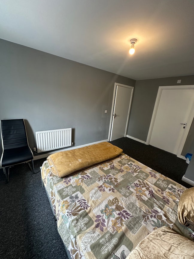 Looking for Roommate in Spacious Double Bedroom Main Photo