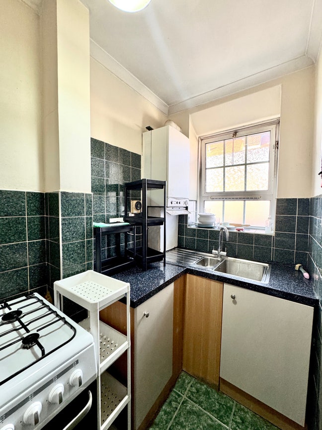Student  Friendly Rooms in 3 Bed Flat | E 1 🏡 Main Photo