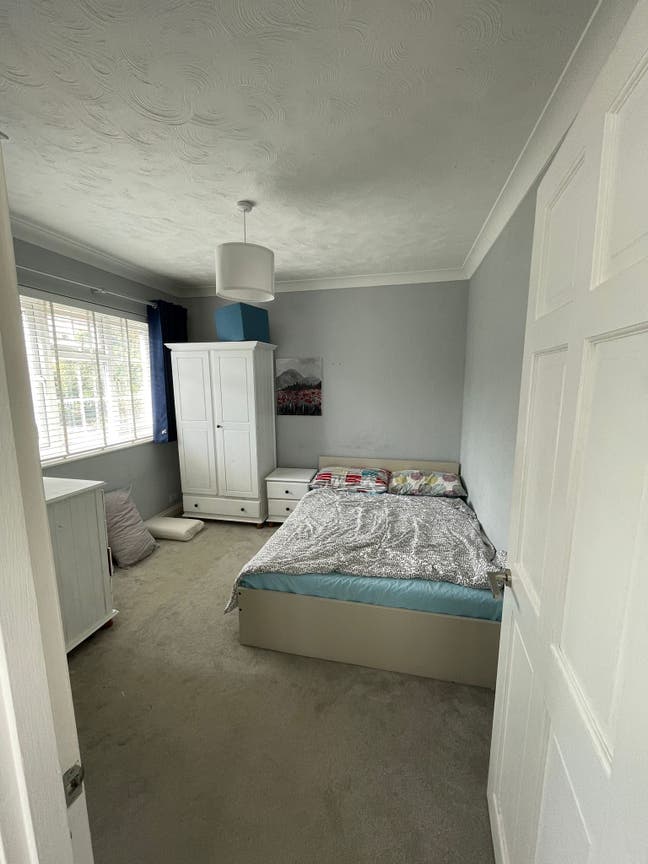 Lovely Double Room in friendly house  Main Photo