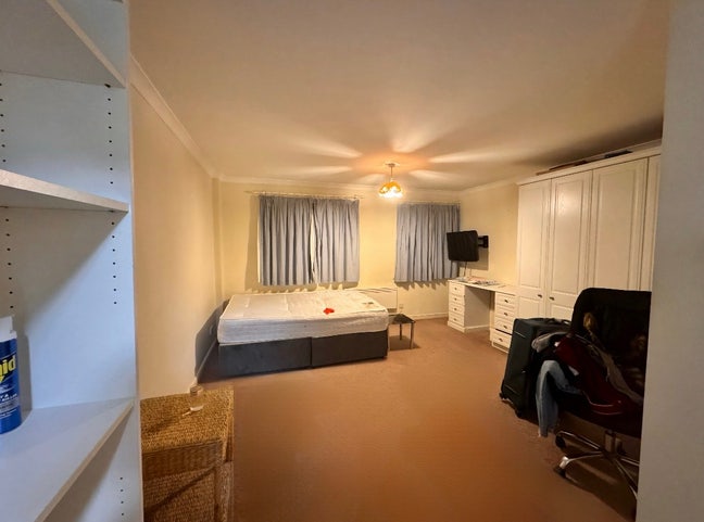 🏠 XL En-suite - Gated Apartment - 2min to DLR Main Photo