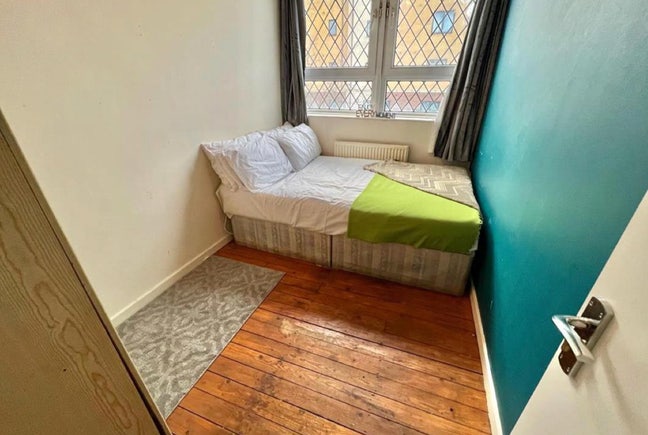 3 Superb Rooms - 5min to DLR - Offer Today! Main Photo