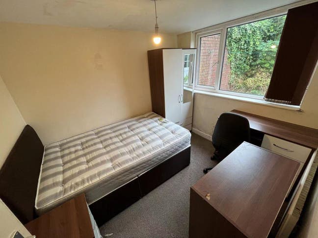 Furnished Room Available in 5-Bedroom, 3-Bathroom  Main Photo
