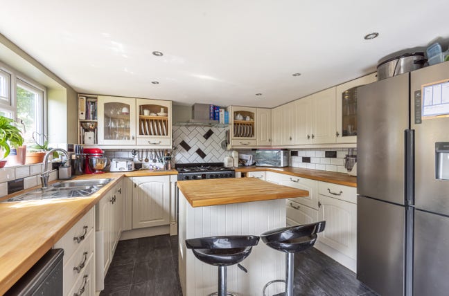 Large 5 bed house Main Photo